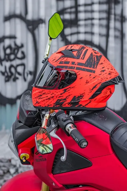Full-face skydiving helmet